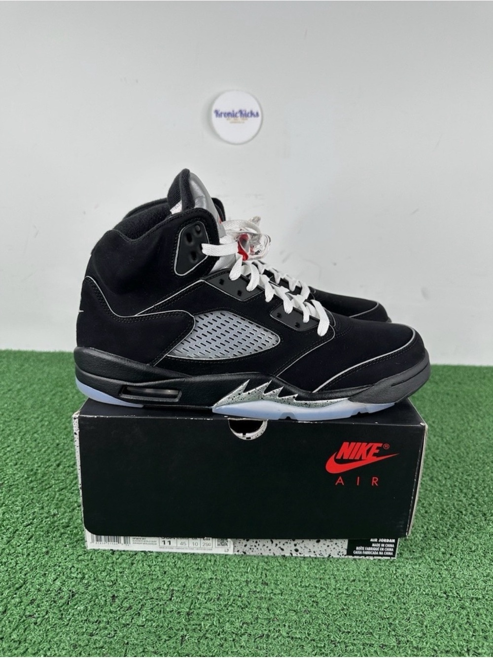 Jordan Black/White Retro High-Top Sneakers